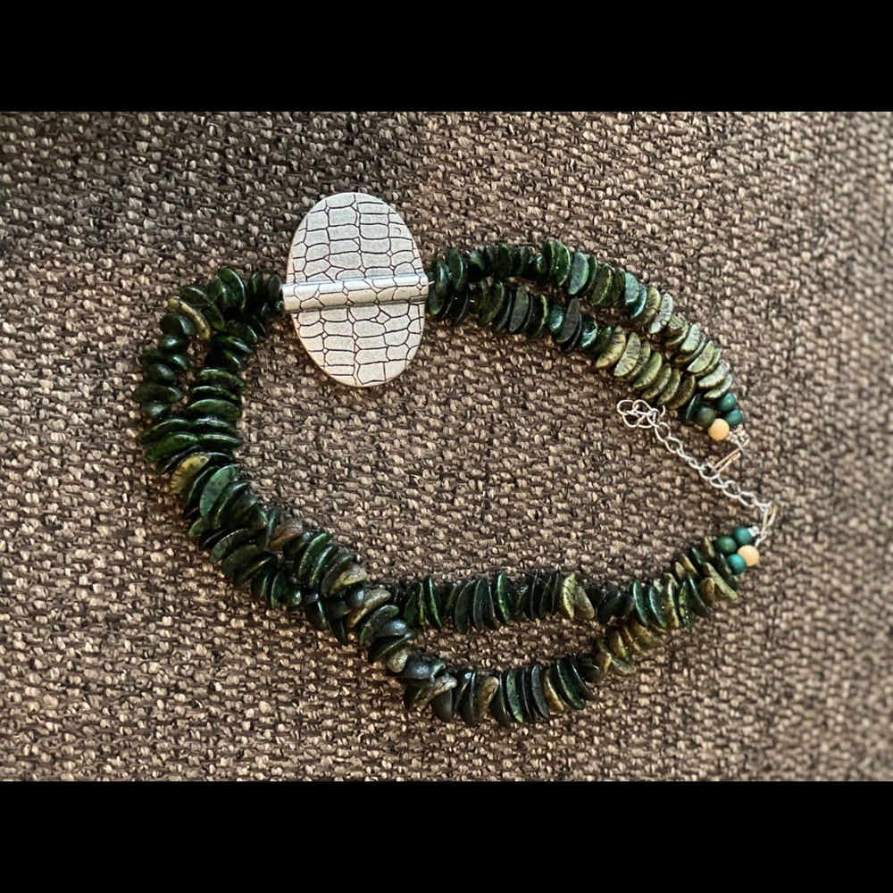 Women’s green shell necklace